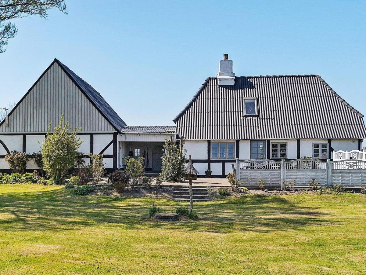 4 Person Holiday Home In Tranek R Транекер Экстерьер фото